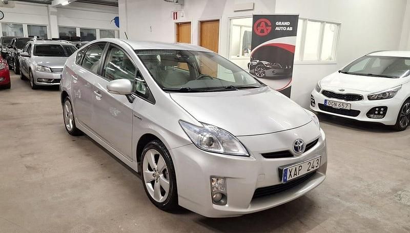 Begagnad Toyota Prius 136 HK (100 kW) 2010 Silver Halvkombi