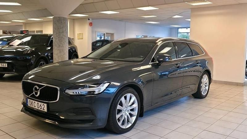 Grå Begagnad 2018 Volvo V90 Momentum Kombi | 209 900 kr (Bra pris) - Bild 1/4