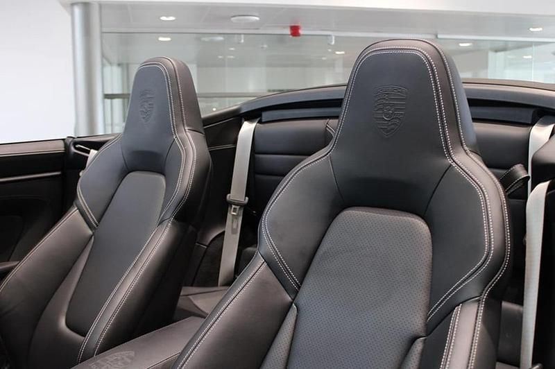 Begagnad Porsche 911 Carrera 4 GTS 2024 Flerfärgad Cab