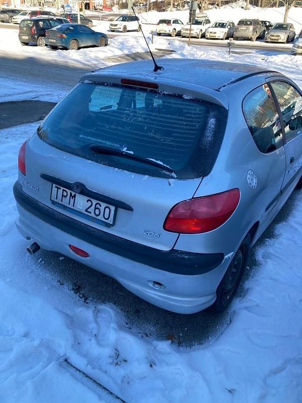 Begagnad Peugeot 206 109 HK (80 kW) 2003 Halvkombi