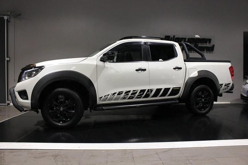 Vit (pearl white) Begagnad 2019 Nissan Navara N-Guard Pickup | 269 900 kr (Bra pris) - Bild 1/3
