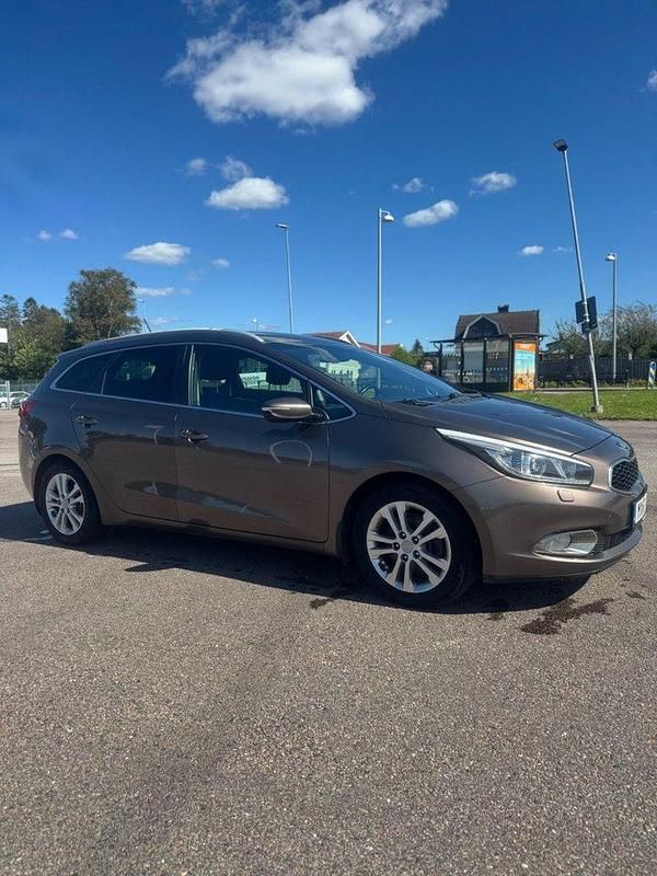 Grön Begagnad 2015 Kia Ceed Sportswagon 3 Kombi | 68 900 kr (Superpris) - Bild 1/4