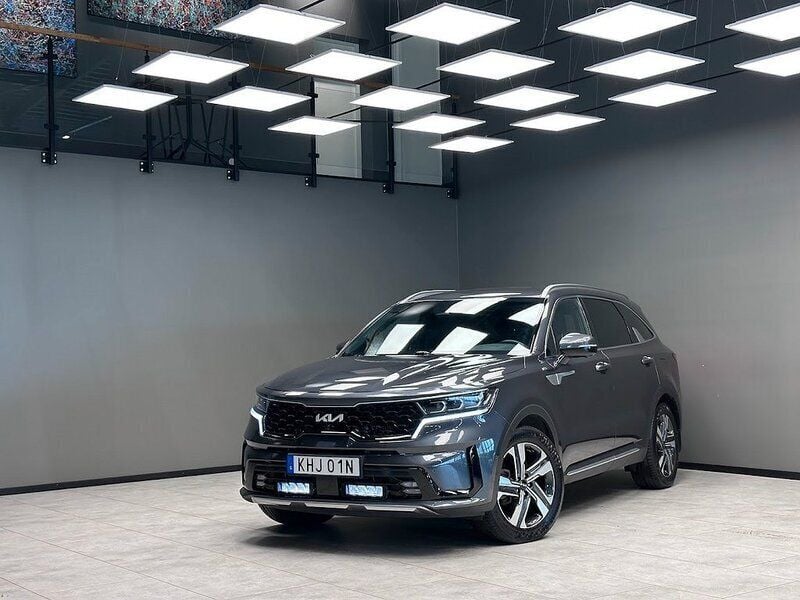 Grå Begagnad 2023 Kia Sorento 3 SUV | 499 900 kr (Marknadspris) - Bild 1/3