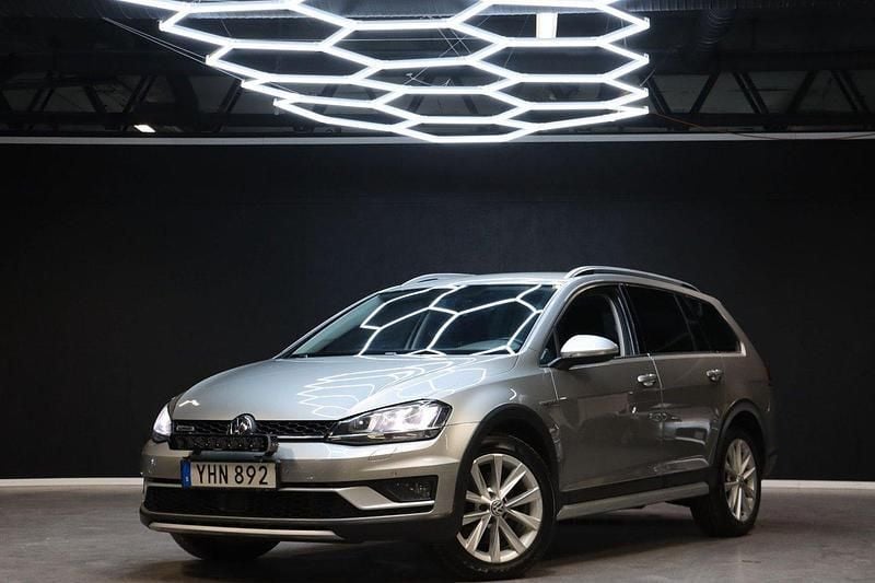 Silver Begagnad 2017 VW Golf Alltrack Kombi | 179 900 kr (Marknadspris) - Bild 1/4