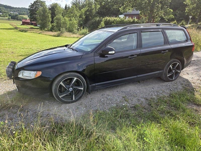 Svart Begagnad 2008 Volvo V70 Kombi | 37 000 kr (Marknadspris) - Bild 1/4
