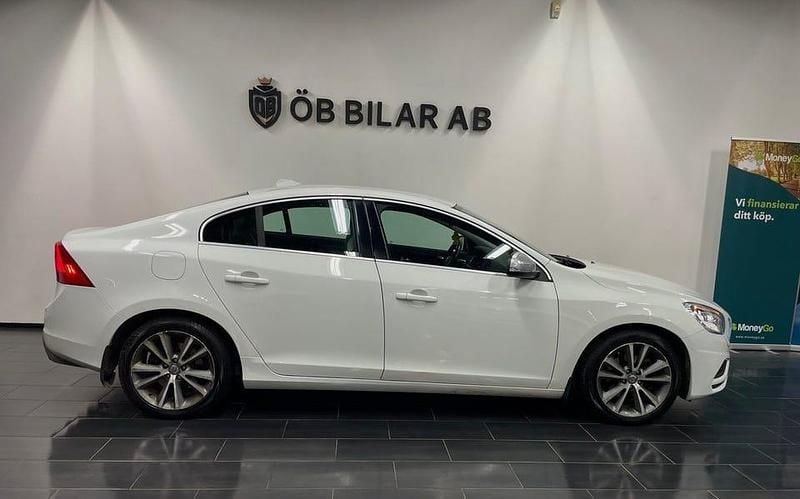 Begagnad Volvo S60 R-Design 116 HK (85 kW) 2012 Vit Sedan