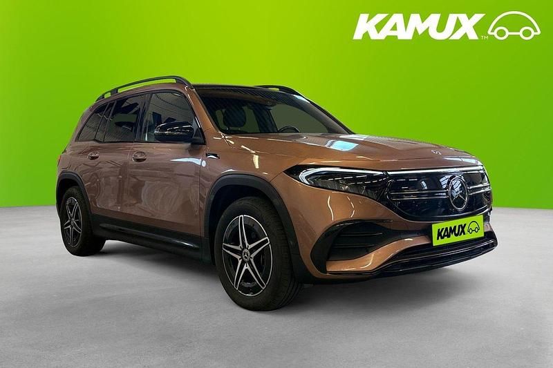 Ljusbrun (brun) Begagnad 2022 Mercedes EQB300 Premium SUV | 389 800 kr (Marknadspris) - Bild 1/3