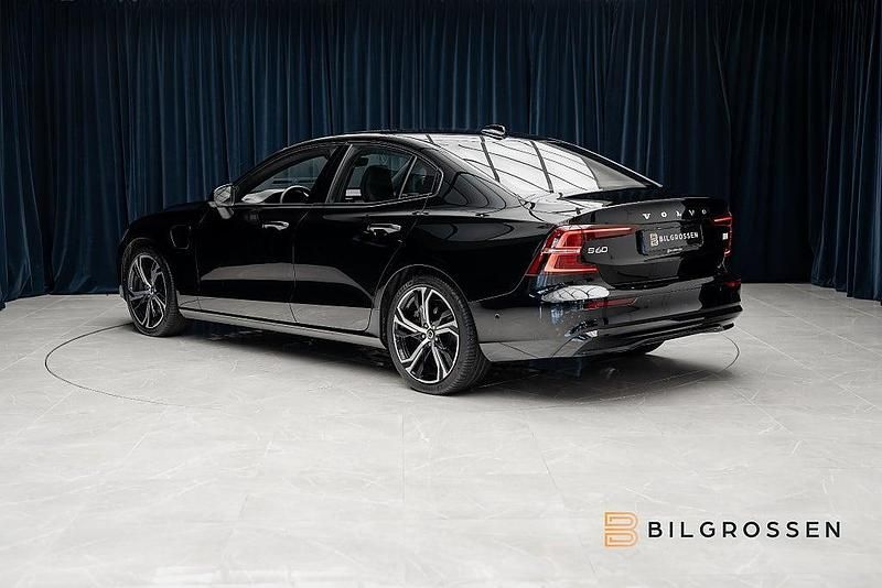 Begagnad Volvo S60 Plus 456 HK (335 kW) 2023 Svart Sedan