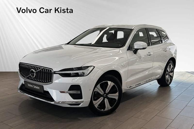 Vit Begagnad 2023 Volvo XC60 Plus SUV | 479 000 kr (Marknadspris) - Bild 1/3