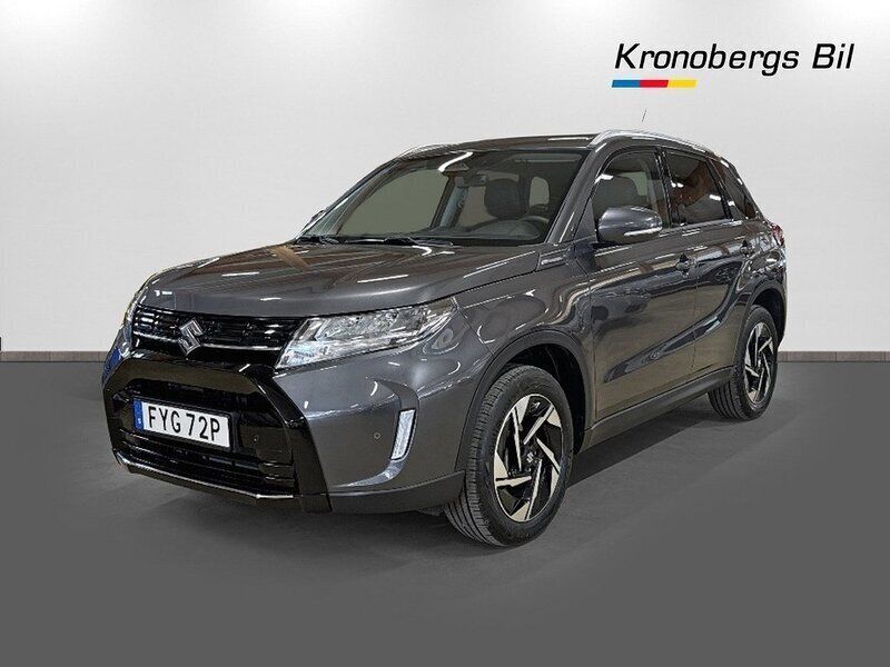 Grå Begagnad 2024 Suzuki Vitara SUV | 329 900 kr (Lite dyr) - Bild 1/4