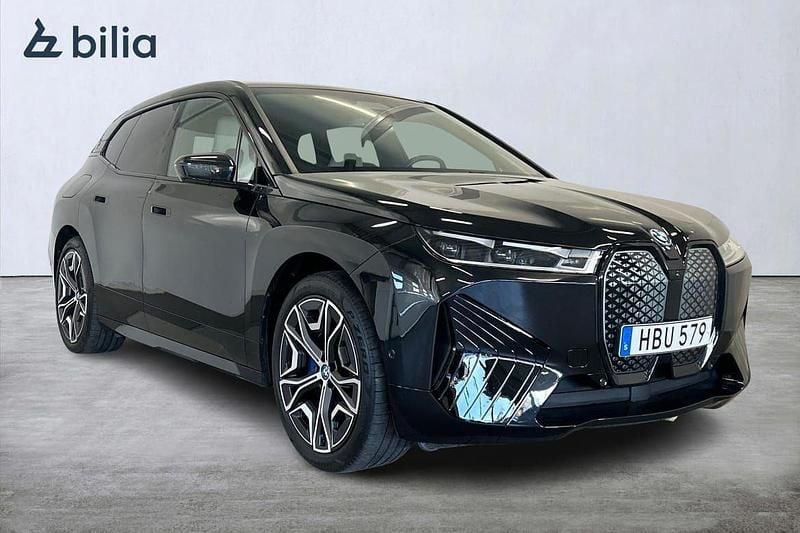 Svart Begagnad 2022 BMW iX SUV | 649 000 kr (Marknadspris) - Bild 1/4