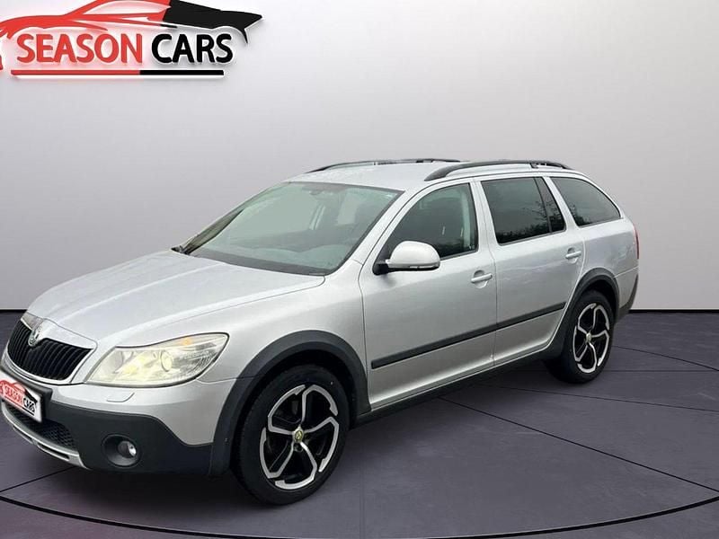 Silver Begagnad 2011 Skoda Octavia Scout Kombi | 69 900 kr (Lite dyr) - Bild 1/3