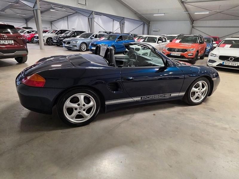 Begagnad Porsche Boxster 204 HK (150 kW) 1998 Mörkblå Cab
