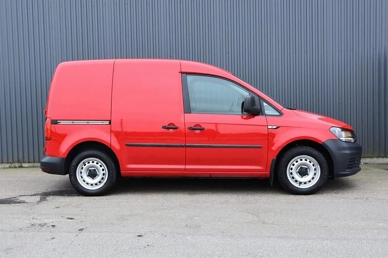 Begagnad VW Caddy 102 HK (75 kW) 2018 Röd Minibuss