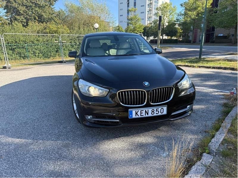 Svart Begagnad 2010 BMW 530 Gran Turismo Halvkombi | 110 000 kr (Marknadspris) - Bild 1/4