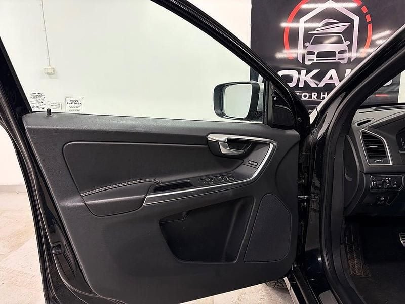 Begagnad Volvo XC60 R-Design 181 HK (133 kW) 2014 Svart SUV