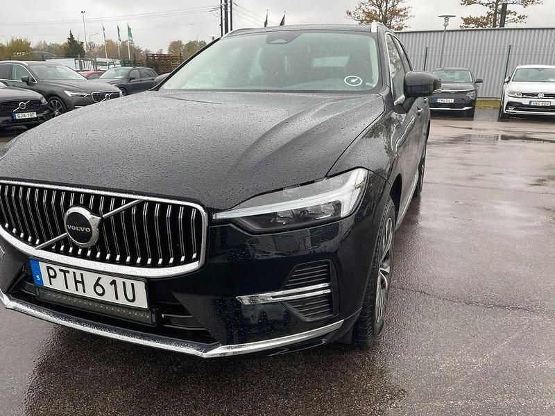 Svart Begagnad 2023 Volvo XC60 Core SUV | 429 000 kr (Marknadspris) - Bild 1/2