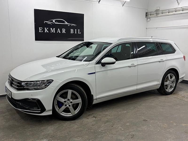 Begagnad VW Passat GTE 218 HK (160 kW) 2020 Vit Kombi