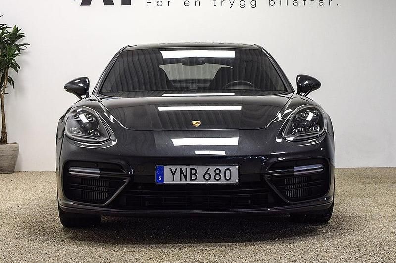 Begagnad Porsche Panamera Sport 549 HK (403 kW) 2017 Grå Halvkombi