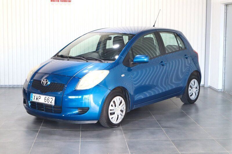 Blå Begagnad 2006 Toyota Yaris Halvkombi | 39 900 kr (Marknadspris) - Bild 1/4