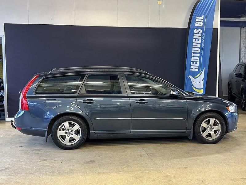 Begagnad Volvo V50 Momentum 116 HK (85 kW) 2010 Blå Kombi