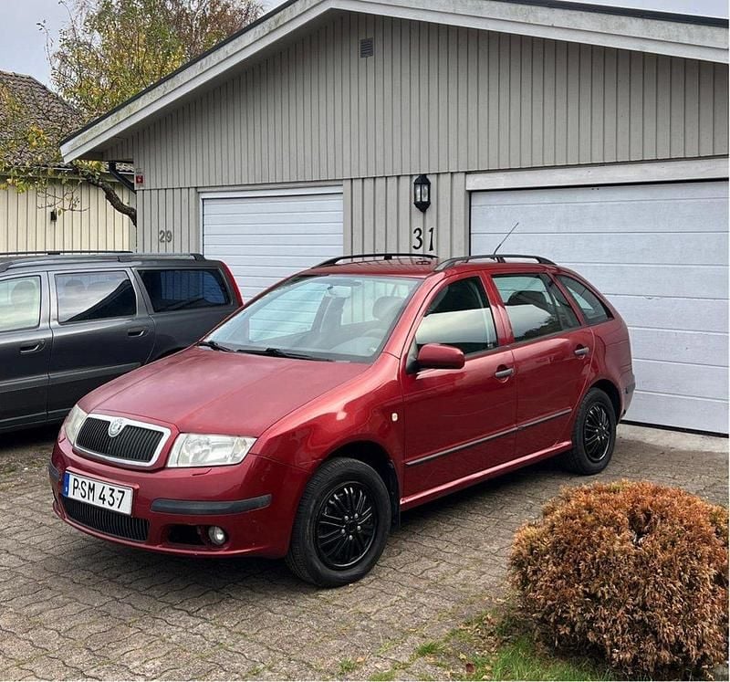 Röd Begagnad 2007 Skoda Fabia Halvkombi | 16 500 kr (Marknadspris) - Bild 1/4