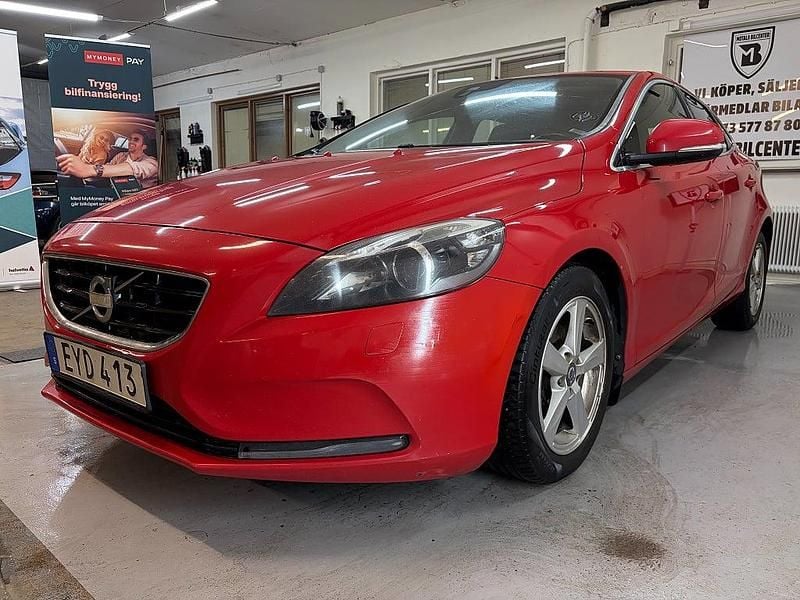 Begagnad Volvo V40 116 HK (85 kW) 2014 Röd Halvkombi