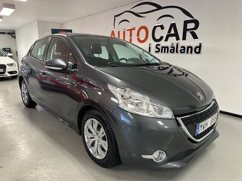 Mörkgrå Begagnad 2012 Peugeot 208 Halvkombi | 69 900 kr (Marknadspris) - Bild 1/4