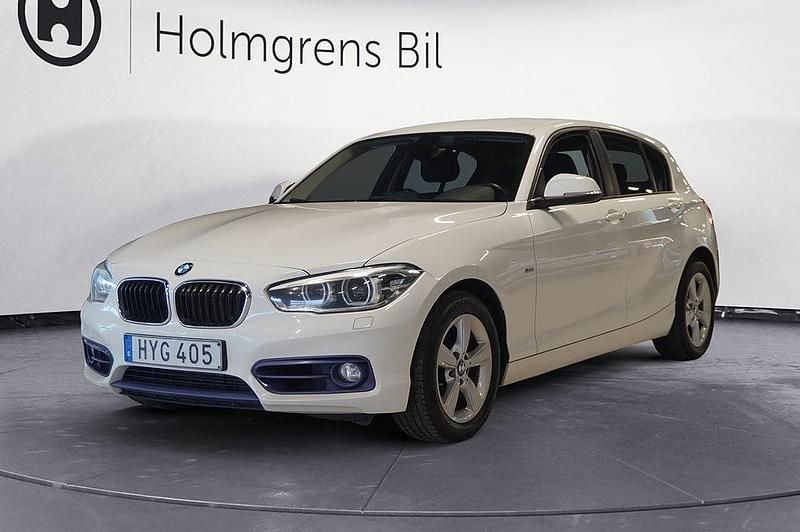 Begagnad BMW 118 Sport Line 150 HK (110 kW) 2015 Vit Halvkombi