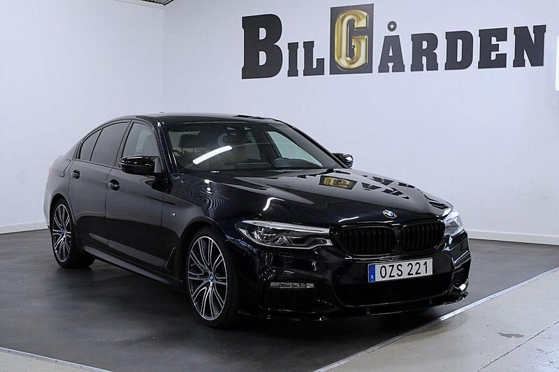 Svart Begagnad 2017 BMW 520 M Sport Sedan | 284 900 kr (Dyr) - Bild 1/4
