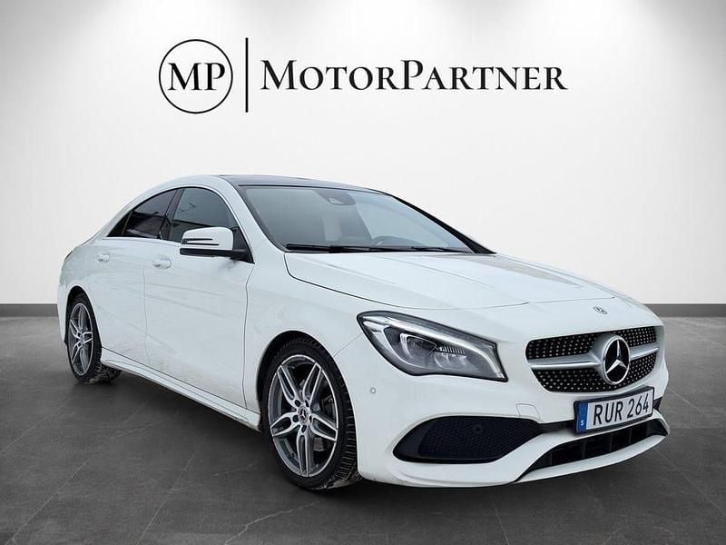 Vit Begagnad 2017 Mercedes CLA220 AMG Sedan | 219 900 kr (Marknadspris) - Bild 1/4