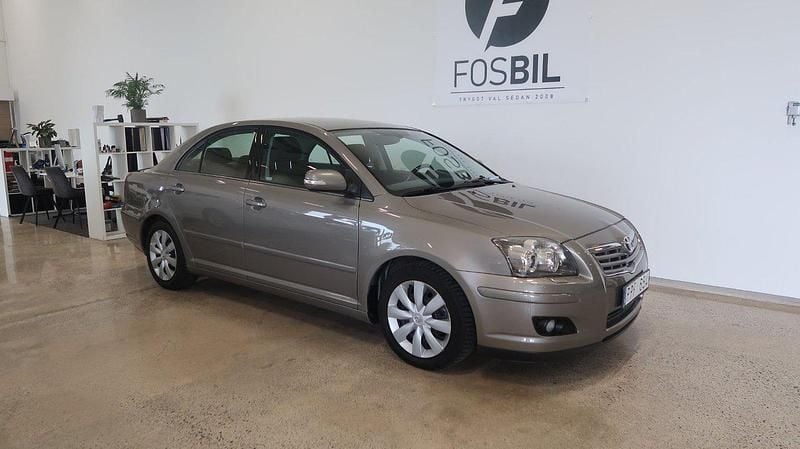 Ljusbrun Begagnad 2006 Toyota Avensis Sedan | 69 900 kr (Dyr) - Bild 1/3