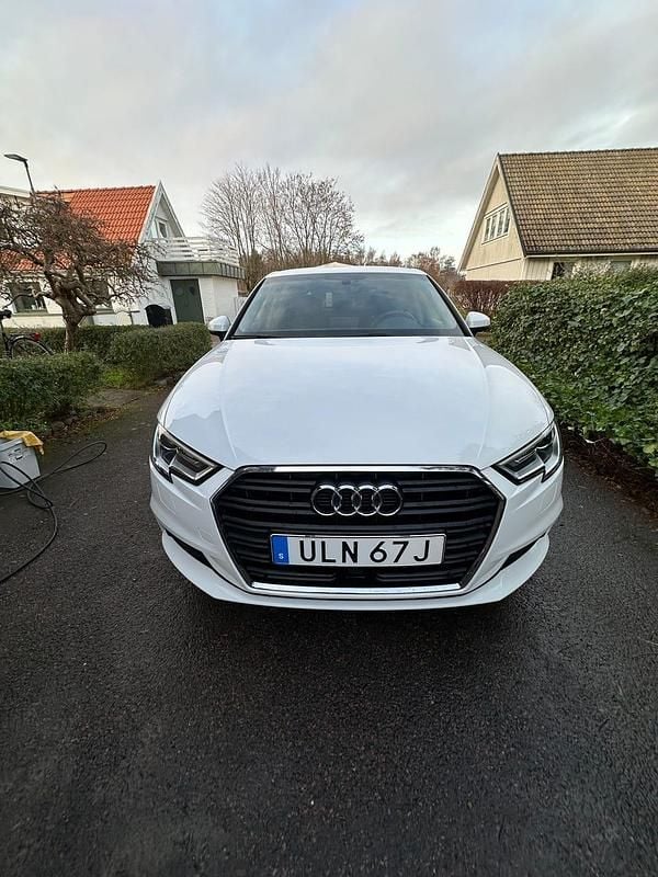 Begagnad 2020 Audi A3 Sportback Halvkombi | 185 000 kr (Bra pris) - Bild 1/4