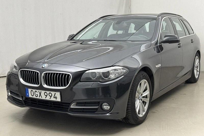 Grå Begagnad 2017 BMW 520 Kombi | 160 000 kr (Bra pris) - Bild 1/4