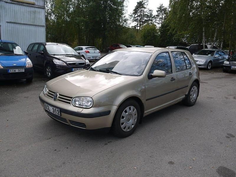 Ljusbrun (brun) Begagnad 2001 VW Golf IV Halvkombi | 18 500 kr (Bra pris) - Bild 1/4