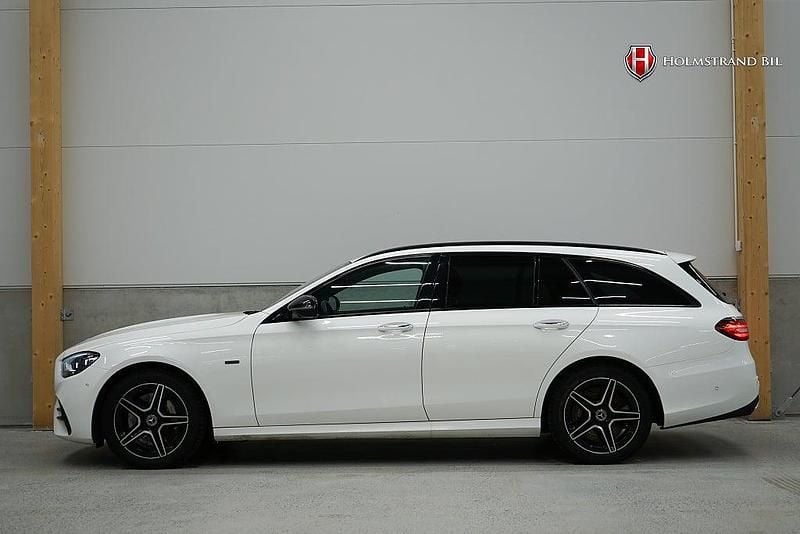Vit Begagnad 2021 Mercedes E300 AMG line Kombi | 329 900 kr (Lite dyr) - Bild 1/4