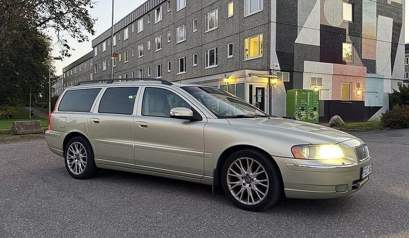 Begagnad 2007 Volvo V70 Summum Kombi | 38 500 kr (Marknadspris) - Bild 1/4