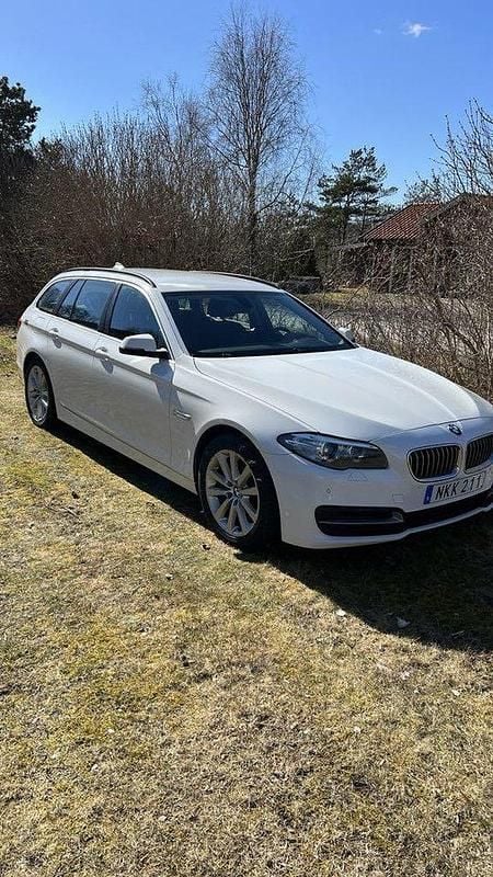 Vit Begagnad 2014 BMW 520 Kombi | 49 900 kr - Bild 1/2