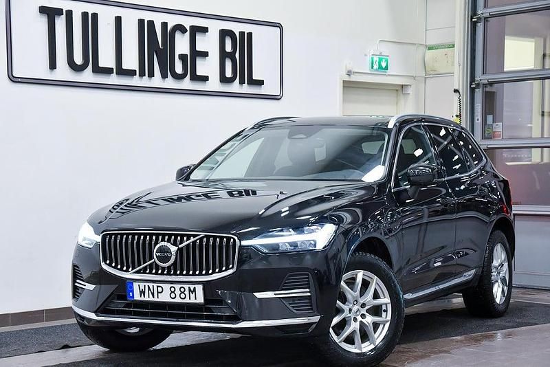 Svart Begagnad 2021 Volvo XC60 Momentum SUV | 324 900 kr (Superpris) - Bild 1/4