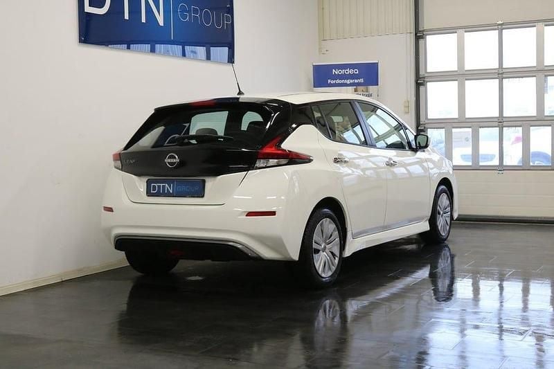 Begagnad Nissan Leaf 110 kW (150 HK) 2023 Vit Halvkombi