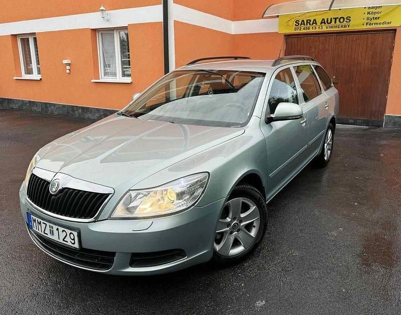 Ljusgrön (grön) Begagnad 2011 Skoda Octavia Elegance Kombi | 39 900 kr (Marknadspris) - Bild 1/4