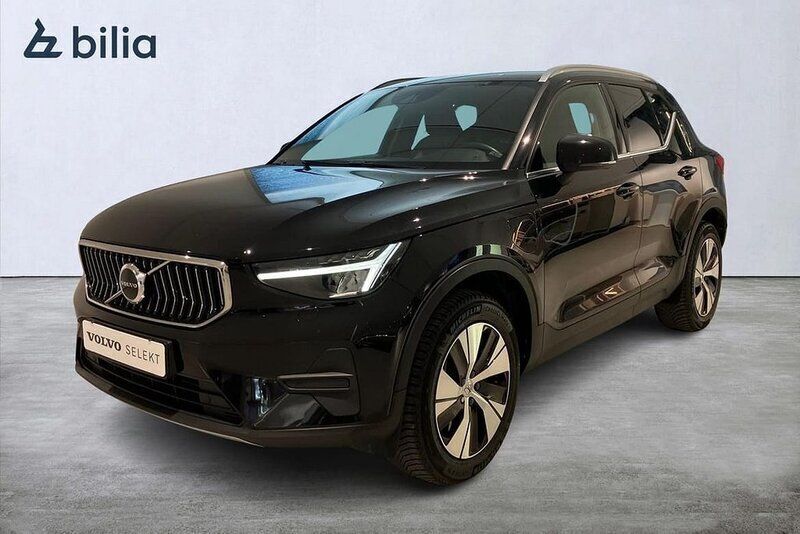 Svart Begagnad 2022 Volvo XC40 Core SUV | 334 000 kr (Marknadspris) - Bild 1/3