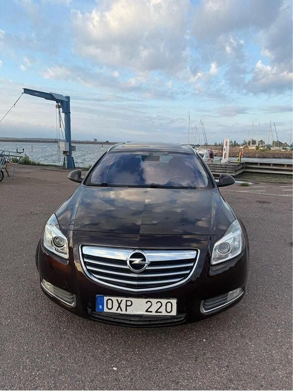 Brun Begagnad 2011 Opel Insignia Cosmo Kombi | 48 500 kr (Marknadspris) - Bild 1/4