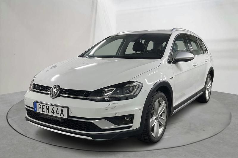 Vit Begagnad 2020 VW Golf Alltrack Kombi | 219 000 kr (Superpris) - Bild 1/4