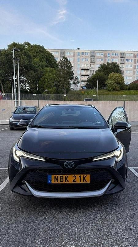 Svart Begagnad 2022 Toyota Corolla Kombi | 165 000 kr (Marknadspris) - Bild 1/4