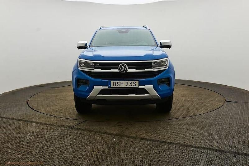 Blå Begagnad 2023 VW Amarok Pickup | 615 000 kr (Marknadspris) - Bild 1/4