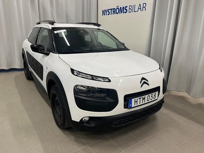 Vit Begagnad 2016 Citroën C4 Cactus PureTech Halvkombi | 99 800 kr (Marknadspris) - Bild 1/4