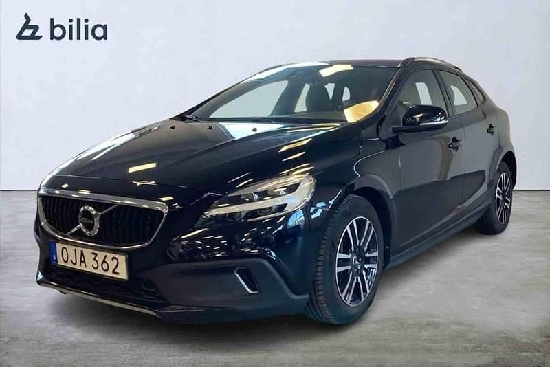 Svart Begagnad 2017 Volvo V40 CC Kombi | 134 900 kr (Marknadspris) - Bild 1/1