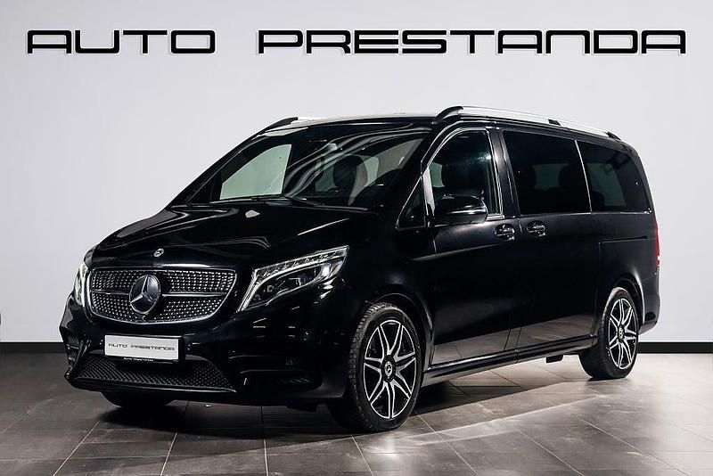 Svart Begagnad 2022 Mercedes V300 AMG Minibuss | 599 000 kr (Marknadspris) - Bild 1/4