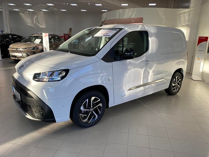 Vit Begagnad 2024 Toyota Proace City City Minibuss | 369 900 kr (Marknadspris) - Bild 1/1